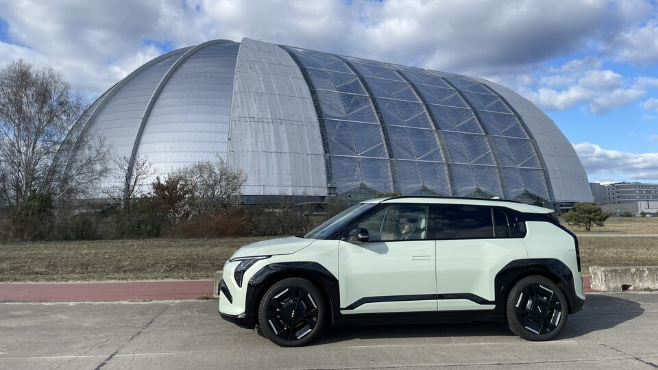 Mit einem Verbrenner ein Klacks. Mit dem Kia EV3 habe ich es zum Tropical Islands und zurück geschafft.