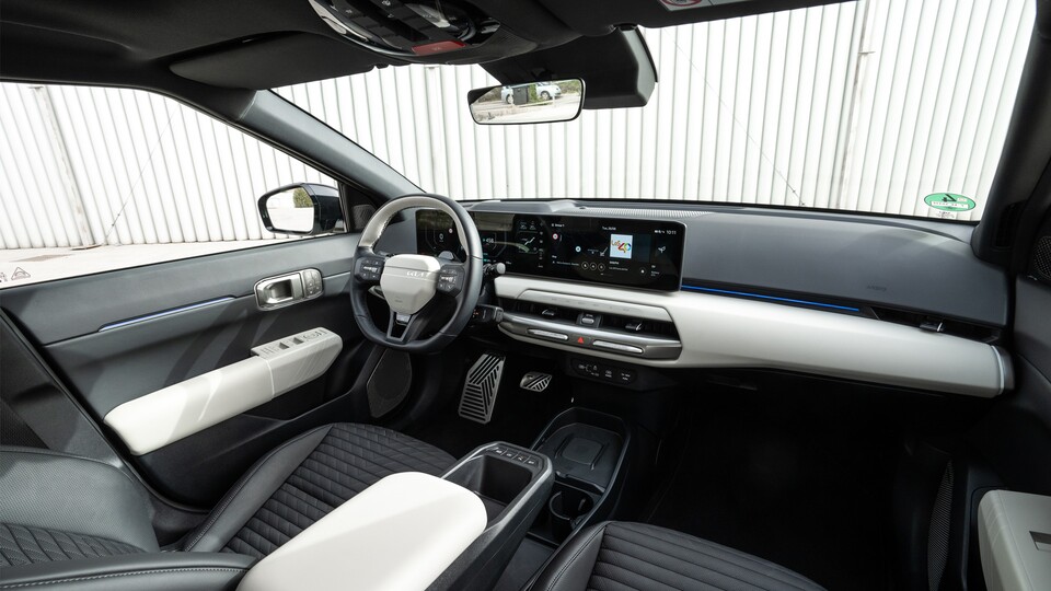Der Kia EV4 sieht nicht nur schick aus, sondern ist auch super geräumig!