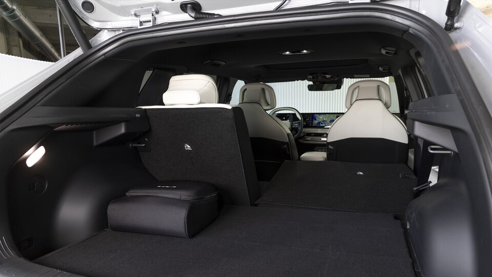 Der Kia EV4 hat ein schlichtes, aber nicht weniger schickes Design, das überaus modern wirkt!