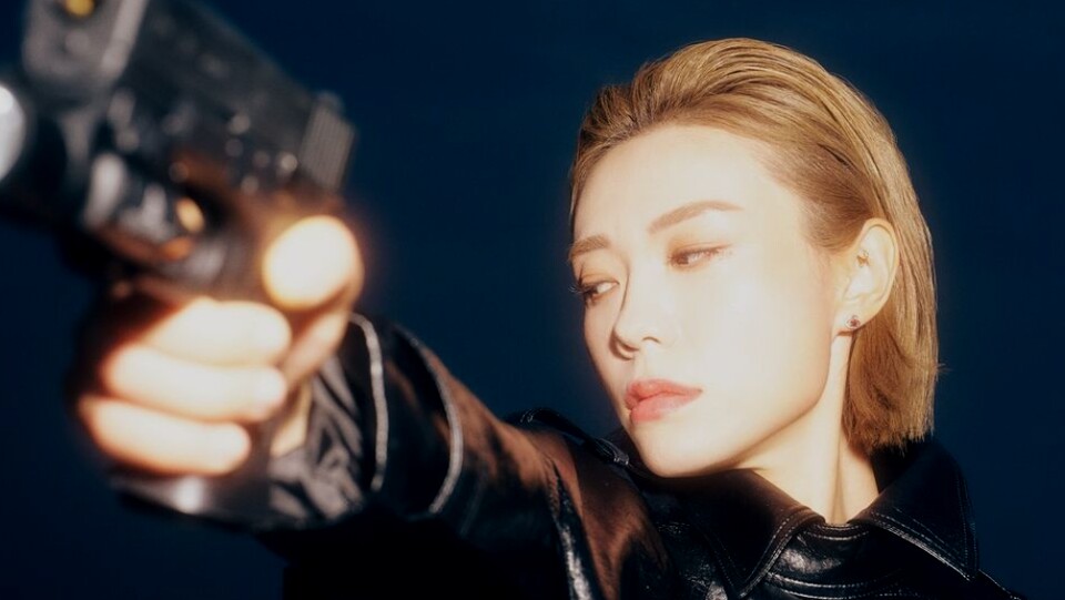 Die erste Rolle in einer TV-Serie hat nicht lange auf sich warten lassen: Die Olympia-Siegerin Kim Yeji zieht jetzt auch in der Rolle einer Auftragskillerin die Pistole. Bildquelle: AsiaLabs