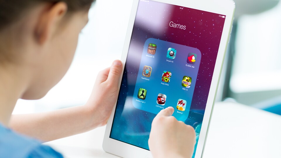 Das Apple iPad kann so eingestellt werden, dass Kinder es auch unbeaufsichtigt nutzen können. (Bild: bloomicon - adobe.stock.com)