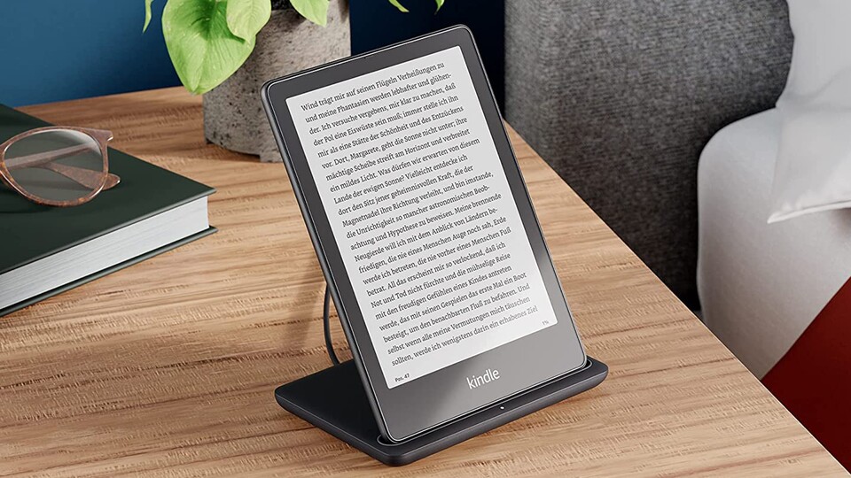 Der Kindle Paperwhite E-Book-Reader lässt euch 10 Wochen am Stück dank ausdauerndem Akku in eure Lieblingswelten eintauchen.