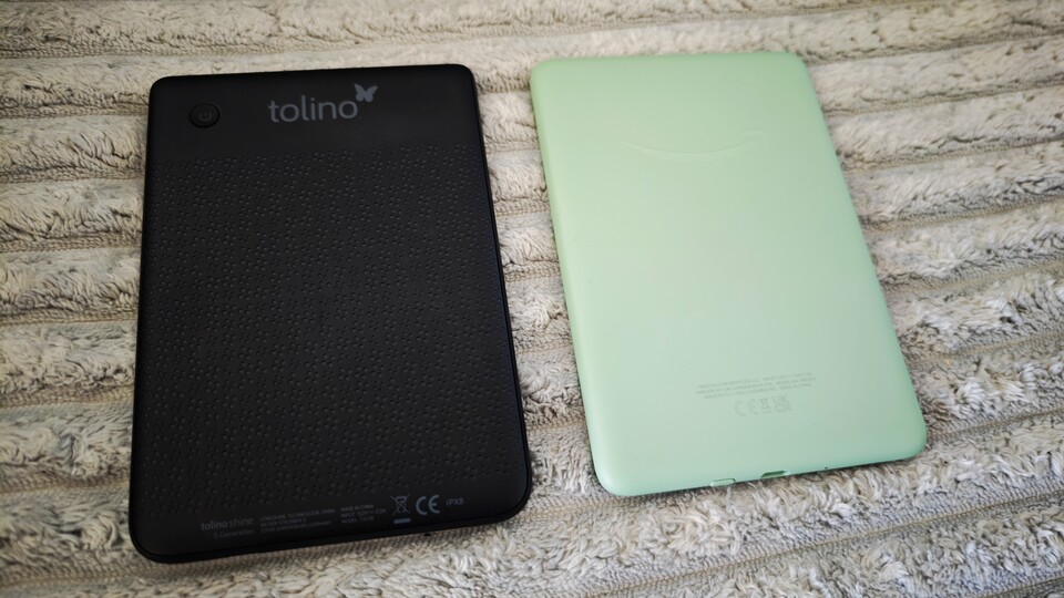 Der Tolino ist mit seiner texturierten Rückseite deutlich griffiger. (Bildquelle: Duy Linh DinhGameStar Tech)