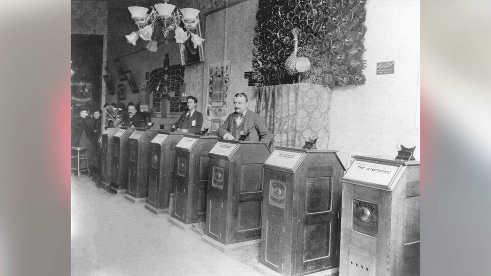 So sah ein Kinetoskop-Salon in San Francisco aus. (Bild: National Park Service)