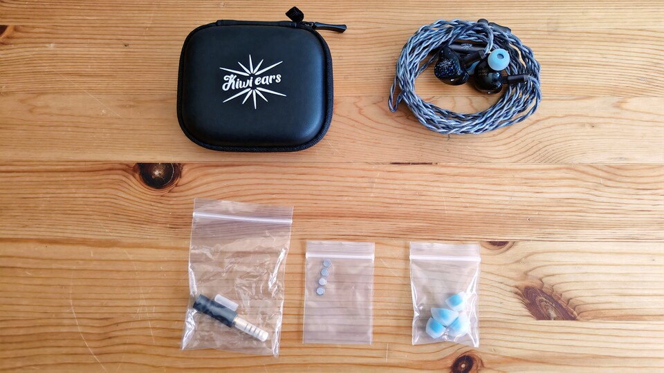 Genau wie die IEMs selbst: wenig Schnickschnack. (Bildquelle: Maxe S., GameStar)