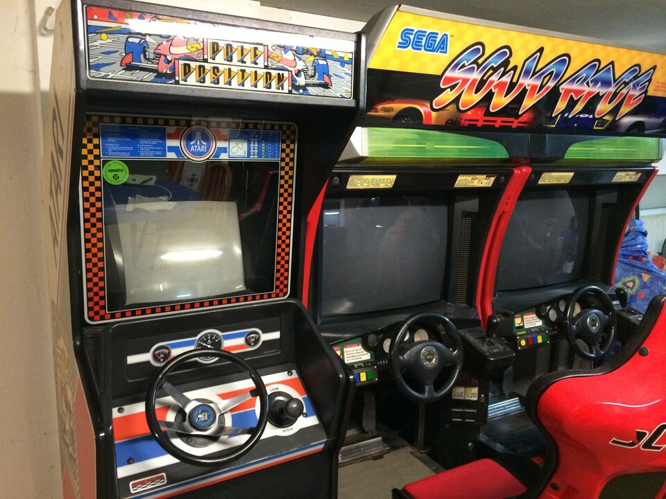 So sah das damals aus: In den Automaten waren noch Röhrenbildschirme und alles wirkte ein wenig antiquierter als heute. Spaß hat es trotzdem gemacht.