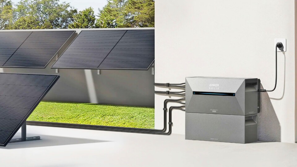 Die Solarbank wird draußen angeschlossen. Dank IP65-Schutz und einer Ladetemperatur von -20 bis 55 °C hält sie auch jedem Wetter stand!