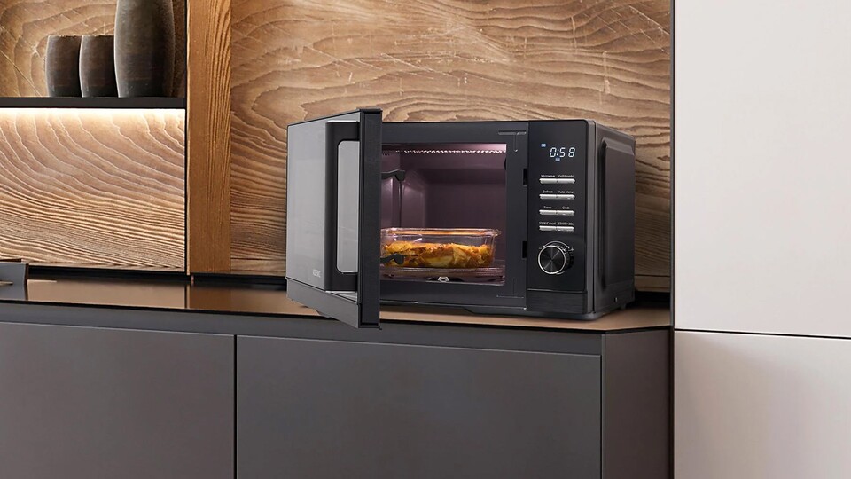 Mit der KOENIC KMWG 2322 DB bekommt ihr eine super schicke Mikrowelle, die ihr euch schon zum kleinen Preis sichern könnt!