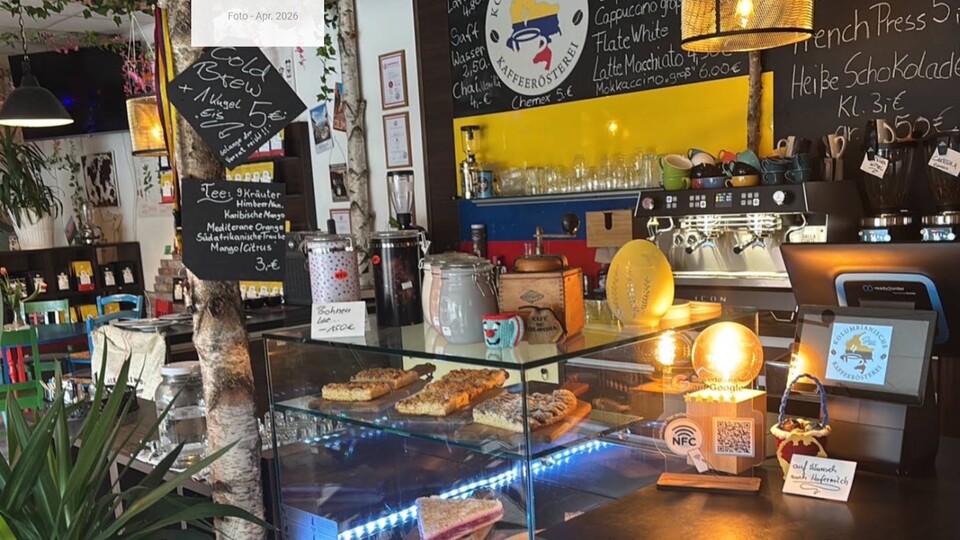 Bernds Kaffeerösterei mit Café bietet auch hausgemachten Kuchen. (Bildquelle: Bernd SchmiedelKolumbianische Kaffeerösterei)