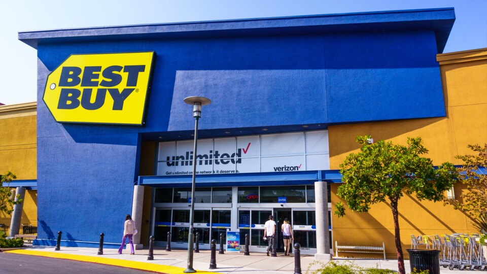 Knalliges Blau und spritziges Gelb sind im Markenauftritt von Best Buy fest integriert. (Sundry PhotographyAdobe Stock)