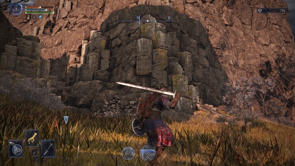 An diesen Steinen könnt ihr hochklettern.