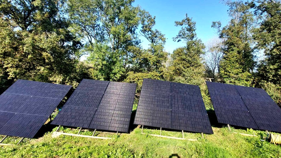 Die 24 einzelnen Module haben jeweils eine maximale Leistung von 440 Watt. (Bild: Glubux, secondlifestorage.com)