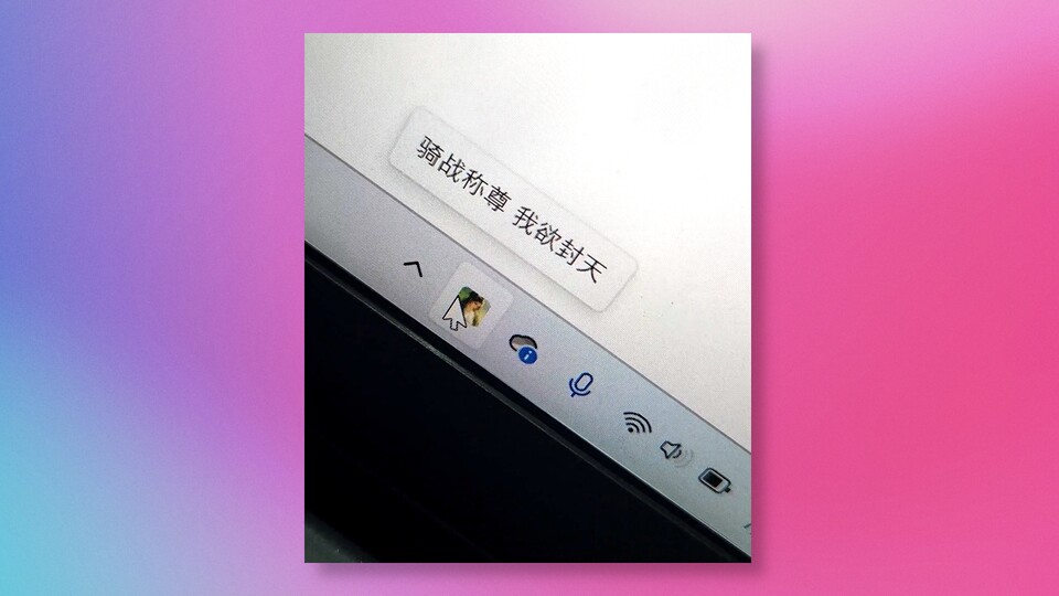 So sieht das merkwürdige Icon in der Taskleiste auf dem Laptop aus. (Bildquelle: Reddit-Nutzer Upbeat_Confusion5174)