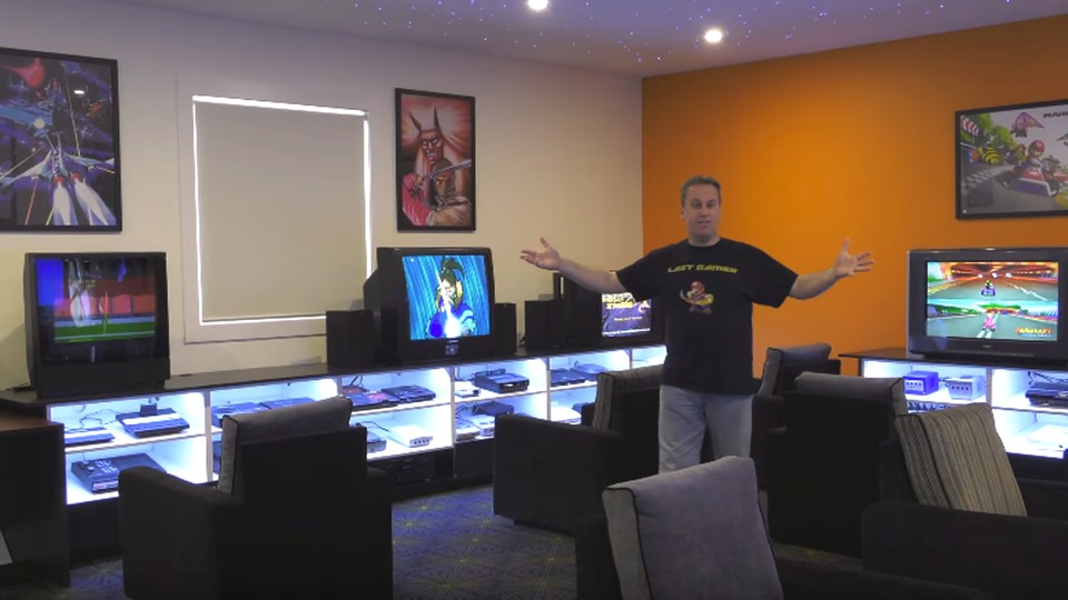 Last Gamer Joel Hopkins zeigt seinen Gaming-Raum.