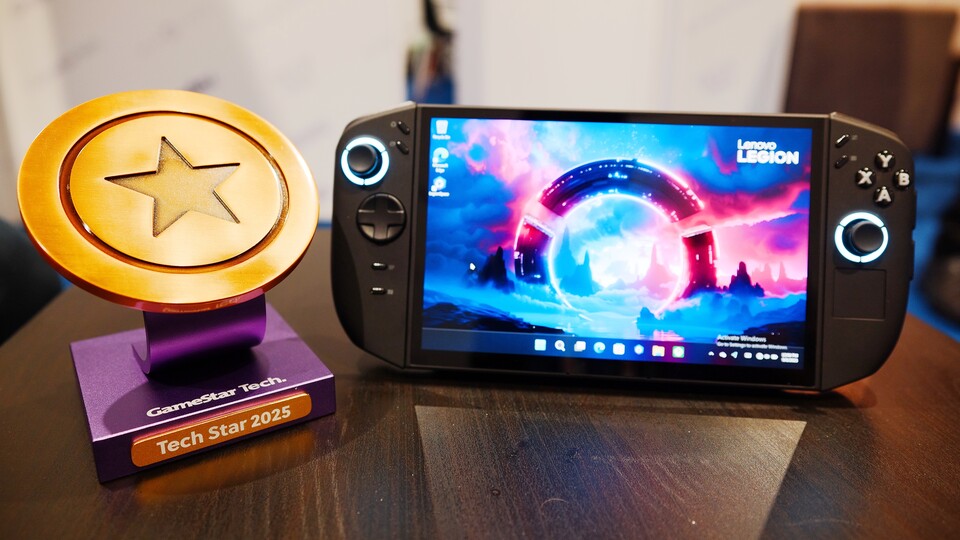 Der Lenovo Legion Go 2 konnte uns mit einem beeindruckenden 8,8-Zoll OLED-Bildschirm mit VRR überzeugen. (Bildquelle: Duy Linh DinhGameStar Tech)