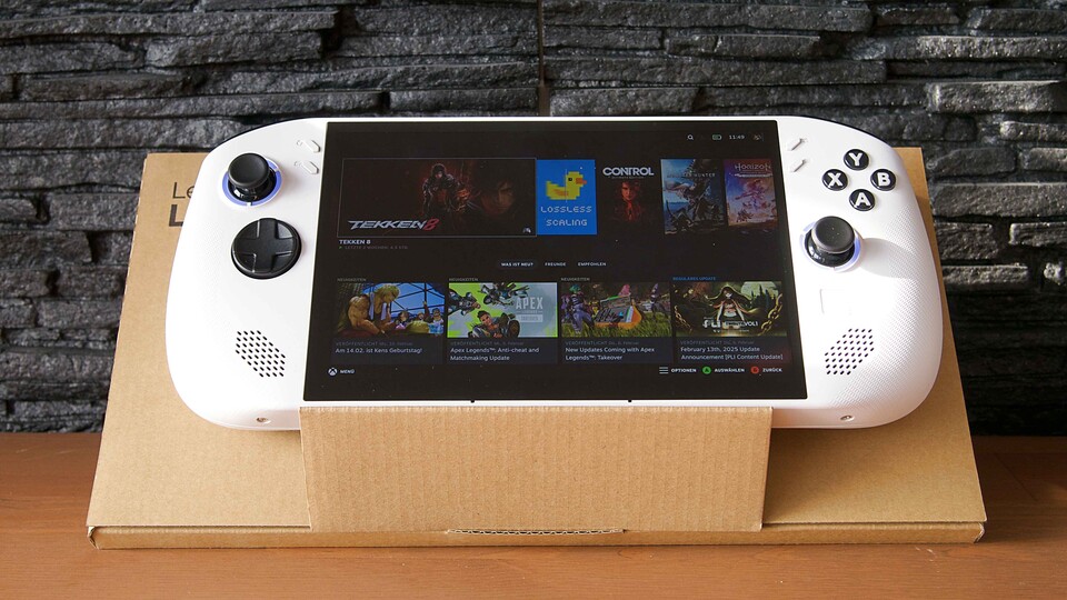 Der mitgelieferte Kartonständer vom Lenovo Legion Go S.