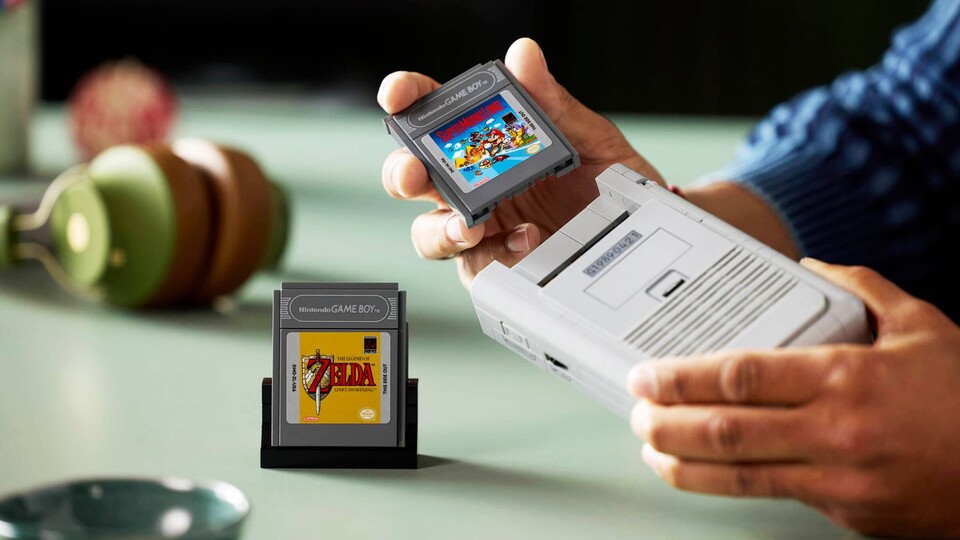 Auch in die LEGO Replika könnt ihr die Module der Spieleklassiker einschieben und euch am Klack erfreuen.