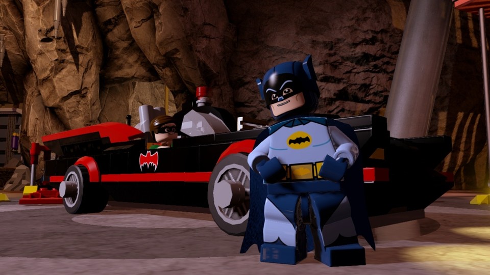 Da stimmt jedes Detail: Adam-West-Batman und Burt-Ward-Robin jagen im 60's-Batmobil Schurken.