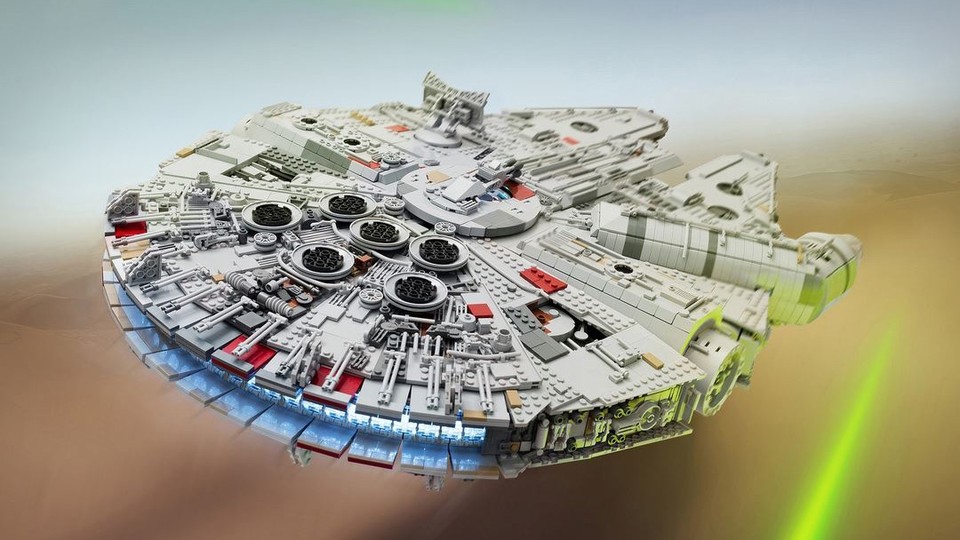 Ein LEGO-Fan hat den Millennium Falken aus Star Wars 7 mit LEGO-Steinen nachgebaut - und dafür knapp ein Jahr benötigt.