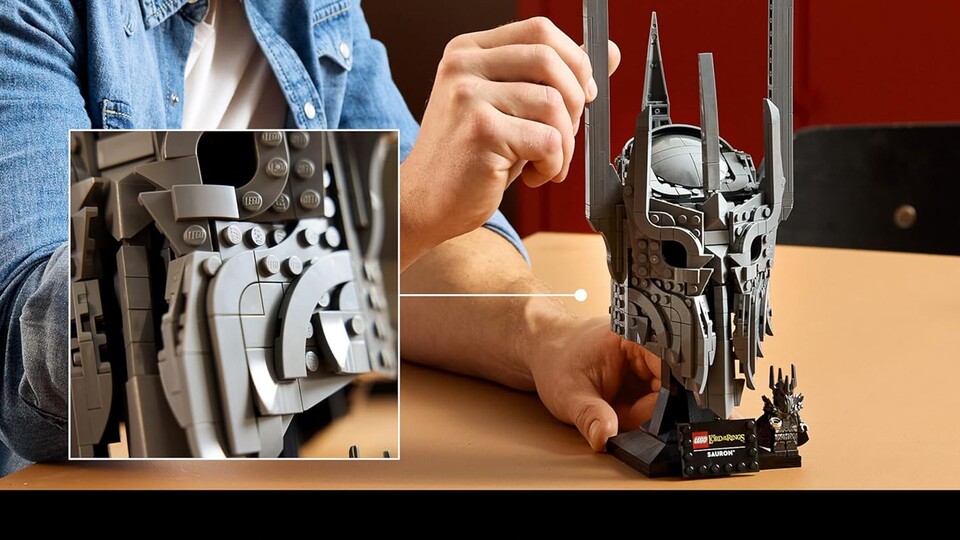 Ein Blickfang für das moderne Mordor: Der LEGO Icons Sauron Helm besticht durch seine authentischen Details und die markante, spitze Form.