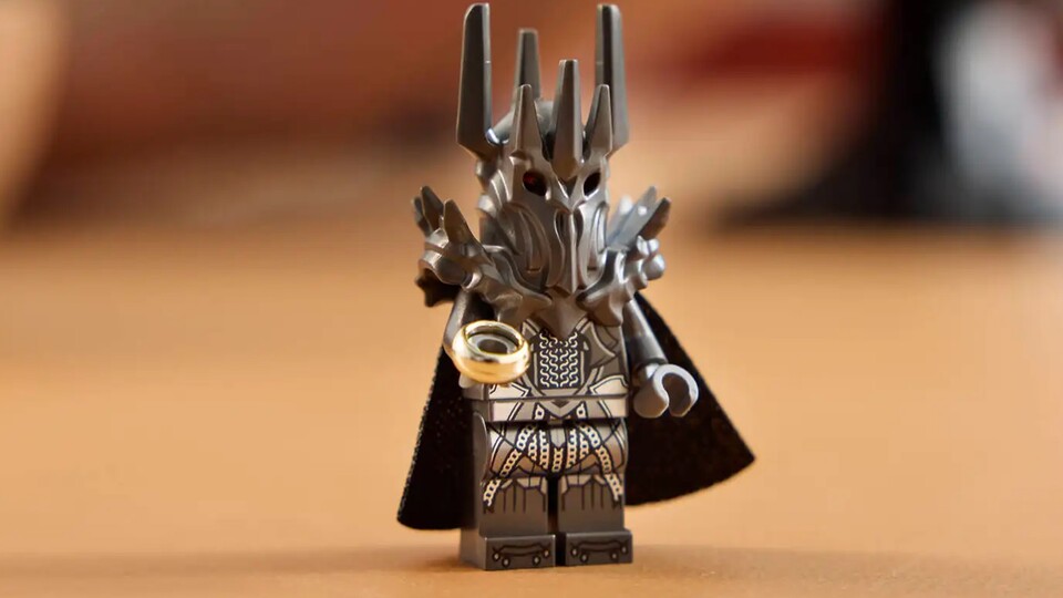 Erzittert, ihr Klemmbaustein-Hobbits! Der Dunkle Herrscher hat seinen Ring wieder.