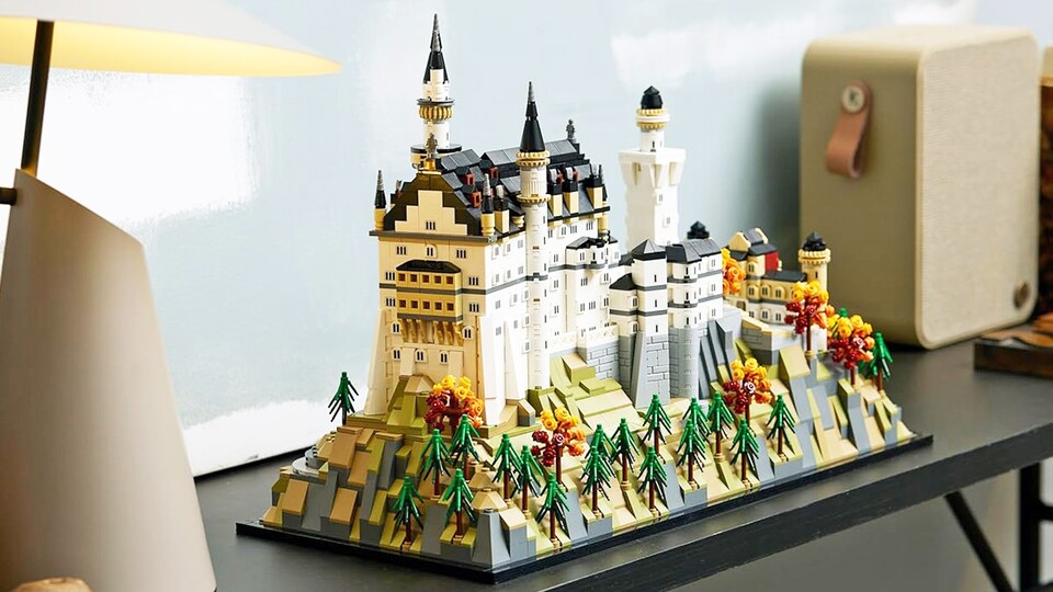 Das Architecture-Set von LEGO zeigt das Schloss mitsamt Klippen und Wald: ein wichter Aspekt für die Romantik!