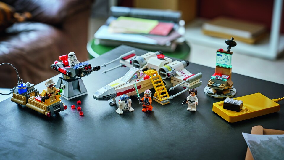 Mit reichlich Minifiguren ist der X-Wing ein gutes Einsteiger-Set in das SMART Play-System.
