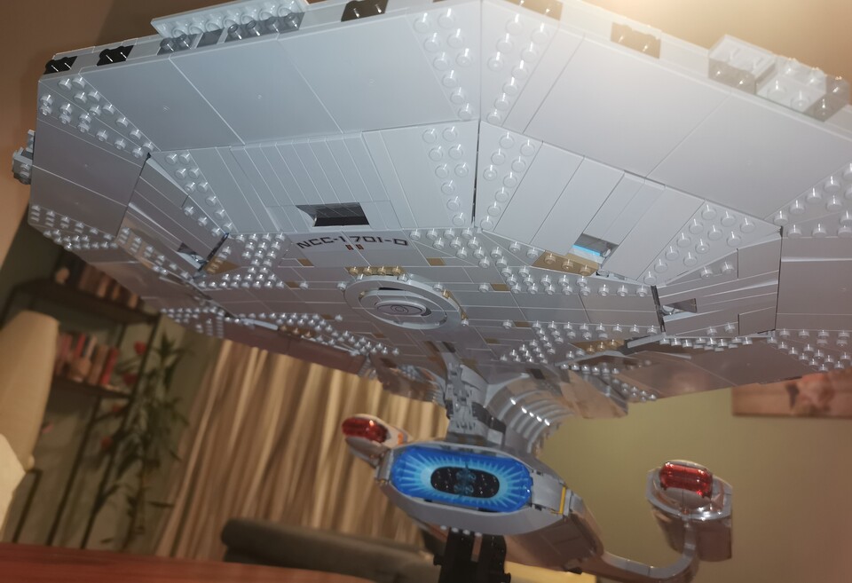 So aus der Nähe sieht die Unterseite etwas arg kantig aus.