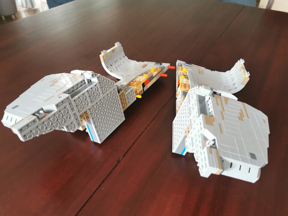 Hier ist ein Blick auf den Antriebsabschnitt und wie er mit den Warpgondeln verbunden ist.