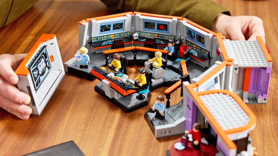 Acht Minifiguren, acht ikonische Charaktere aus Star Trek: Auf der Brücke könnt ihr die coolsten Szenen aus der Serie nachspielen.