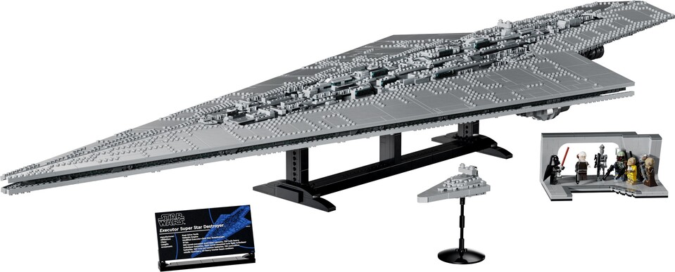 Der kleine Sternenzerstörer unten in der Mitte ist maßstabsgetreu zum 1,36 Meter langen Hauptmodell.