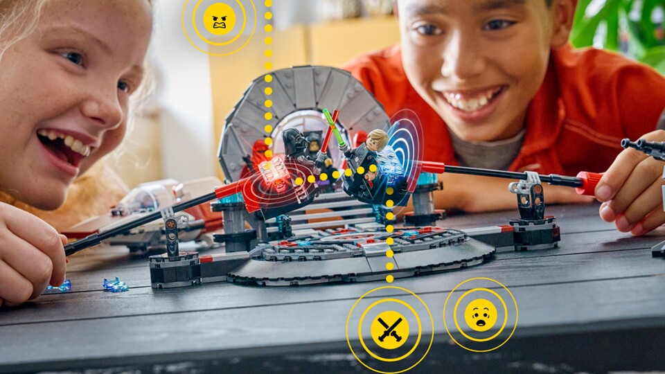 Mit gleich zwei SMART Bricks wird die Geräuschkulisse ganz schön dramatisch. Passend zum emotionalen Höhepunkt von Episode VI.