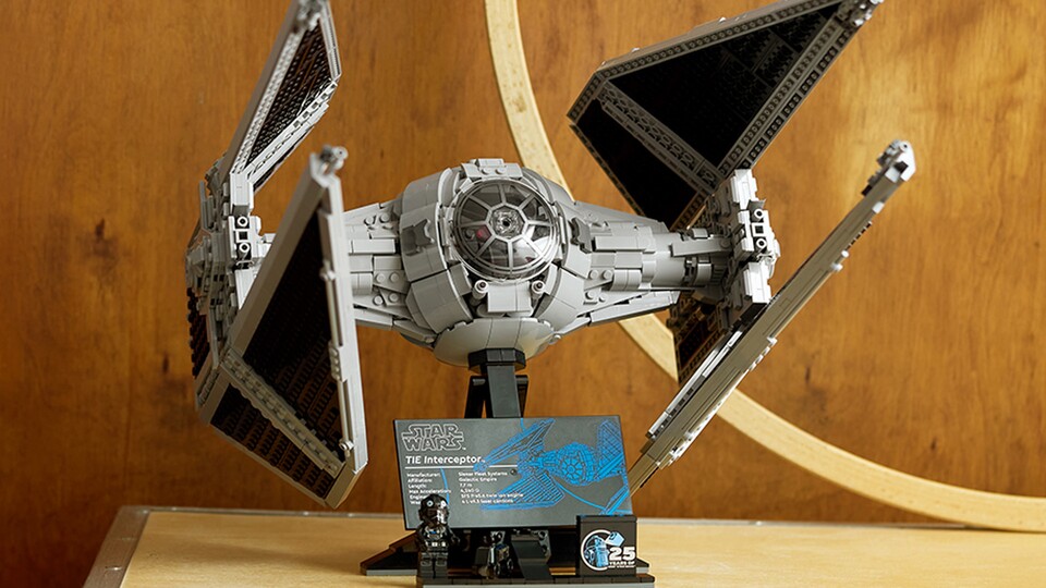 Die Abkürzung TIE steht für Twin Ion Engine, also sowas wie Doppel-Ionen-Motor, aber DIM-Abfangjäger hört sich etwas bescheuert an.