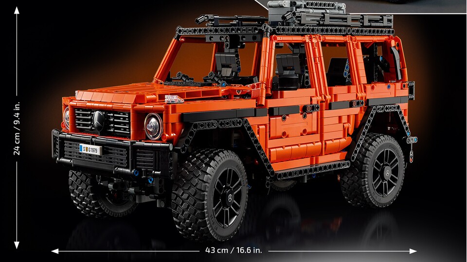 Die Mercedes G-Klasse von LEGO Technic strotz nur vor Details - sogar die Kolben im Reihensechszylinder beweggen sich!