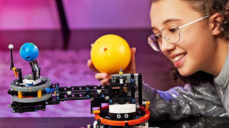 Der Mond um die Erde und die Erde um die Sonne – besonders die Mondphasen sind nicht immer leicht zu verstehen.