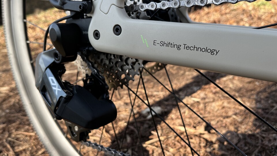 Die Automatikschaltung ist eine eigens angepasste Version des Wheeltop-Shifters. (Bildquelle: Mirco K. GameStar Tech)