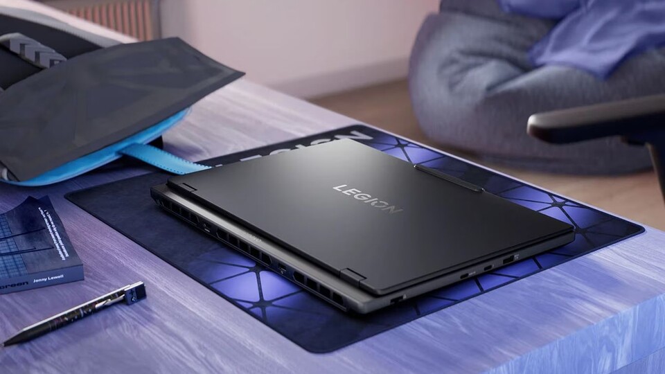 So ein Laptop könnt ihr nach der Nutzung platzsparend verstauen und generell einfach überall mit hinschleppen, wo es gebraucht wird. Macht das mal mit dem Fishtank-PC.