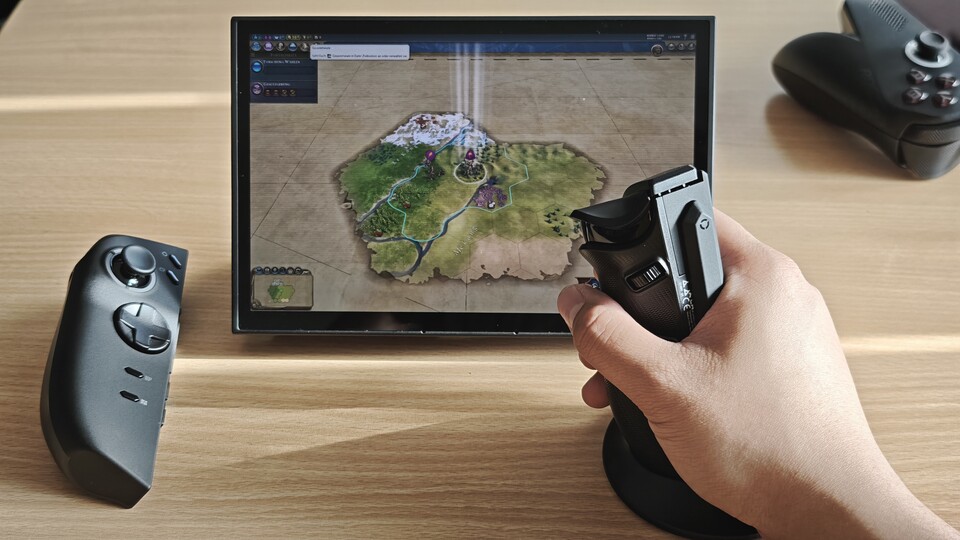 Dank der Bildschirmgröße macht Tabletop-Gaming mehr Spaß als bei kleineren Handhelds. Trotzdem müsst ihr bei einem Spiel wie Civlization schon genauer hinschauen um kleinen Text zu lesen. (Bildquelle: Duy Linh DinhGameStar Tech)