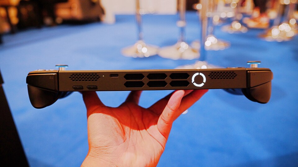 Hitze wird über die großen Lüftungsschlitze oben abgeführt. (Bildquelle: Duy Linh DinhGameStar Tech)