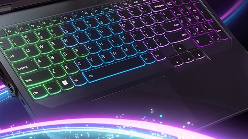 Einfach traumhaft: Die Legion TrueStrike Gaming-Tastatur liefert euch maximale Präzision und funkelt wunderschön dank 4-Zonen-RGB-Beleuchtung!