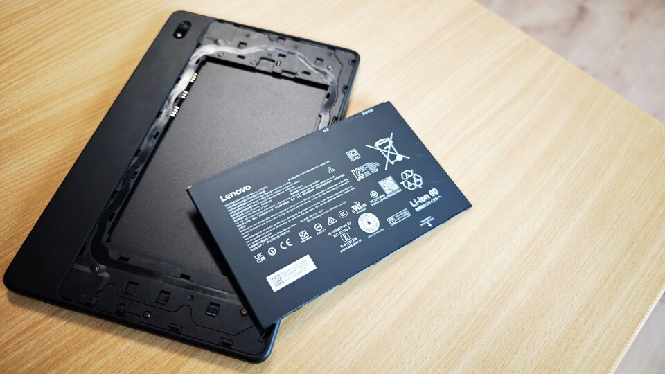Das Lenovo Thinkpad X11 hat eine Rückseite, die sich ohne Werkzeug entfernen lässt. (Bildquelle: Duy Linh DinhGameStar Tech)