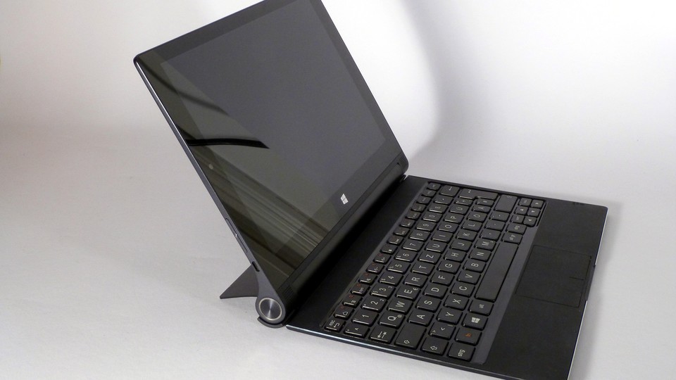 Zusammen mit der beiliegenden Tastatur verwandelt sich das Yoga 2 in ein Netbook.