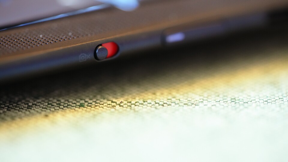Der E-Shutter trennt die Webcam mechanisch vom Strom. (Bildquelle: GameStar Tech)