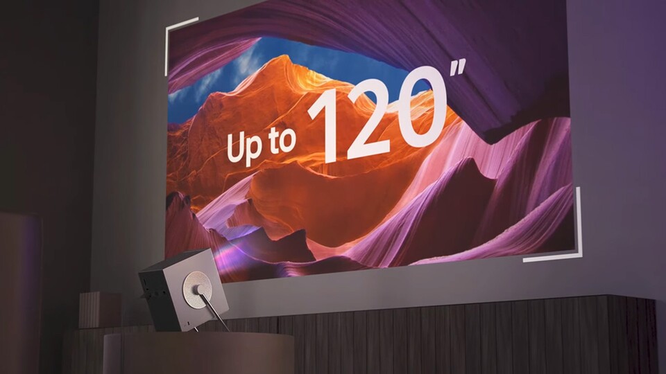 Der Beamer wirft euch ein 4K Bild mit bis zu 120 Zoll an die Wand – ähnlich große Fernseher kosten fünfstellig.