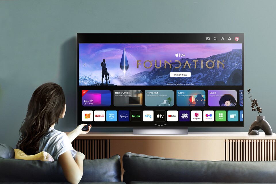 Premium-TV mit tollem WebOS. Das Modell von 2022 hat den neuesten Prozessor und kann 4K-Upscaling genauso gut wie Netflix-Streamen. Die besten Serien werden so noch besser.