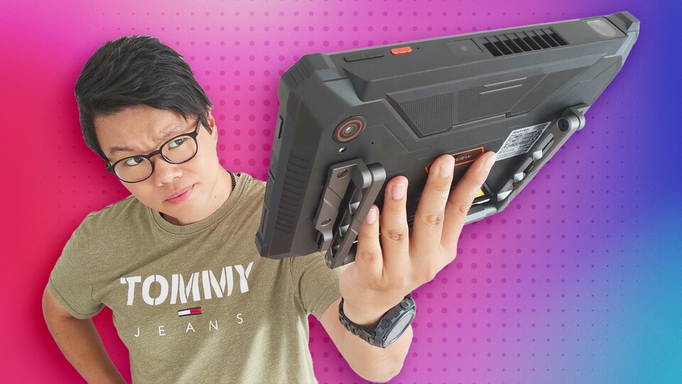 What I'm holding in my hand is a tablet with a built-in projector - or is it more of a projector with a built-in tablet? (Image source: Duy Linh DinhGameStar Tech)