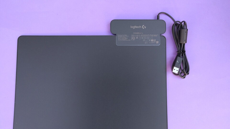 Die Rückseite des Mauspads wird schnell staubig.