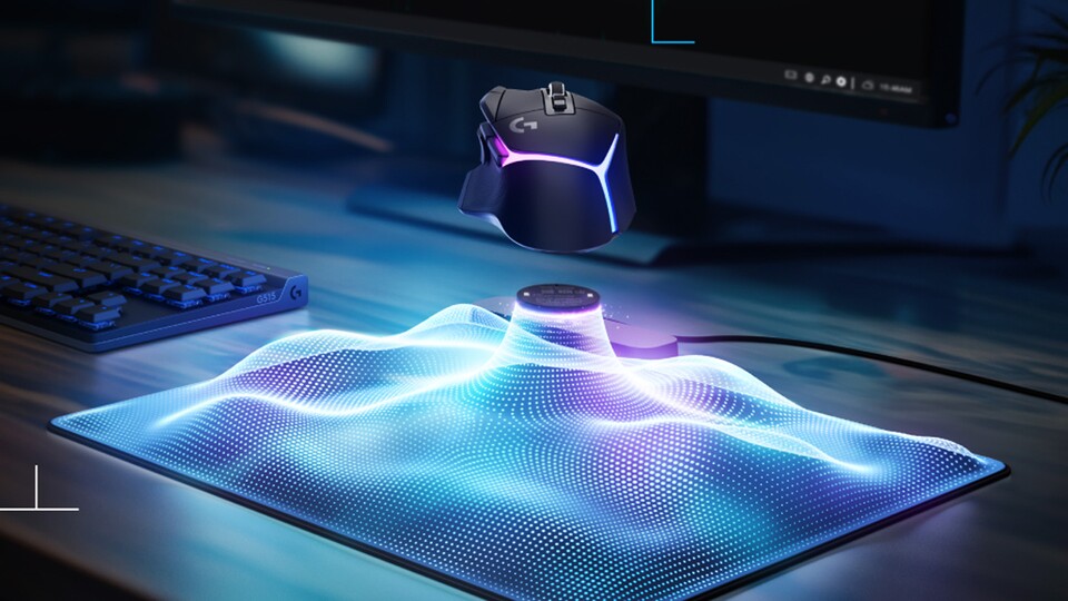 Das Powerplay Mauspad lädt die G502 X permanent kabellos auf, solange die Maus auf dem Pad liegt.
