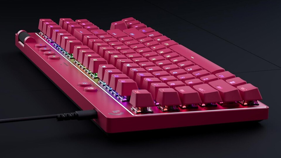 Platzsparend und schnell: Die Logitech PRO X TKL verzichtet auf den Nummernblock, um euch mehr Bewegungsfreiheit zu geben.