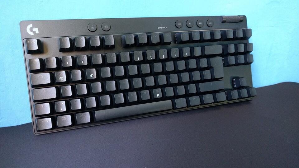 Die Tastatur gibt es auch in Pink und Weiß.